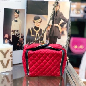 Bolso de hombro de la Sra. Chanel Chanel satén de Oro Rojo mini bolso de cadena de caja cuadrada