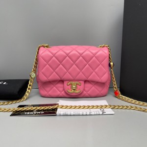 Chanel bolso de hombro en polvo de cuero dorado lingge