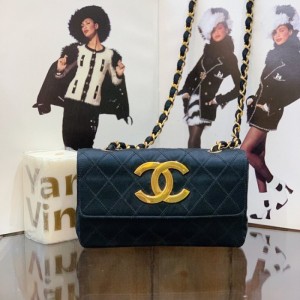 Bolso de hombro de la Sra. Chanel Chanel bolso de cadena mini de satén de oro negro