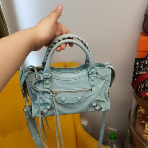  bolso de hombro clásico de la familia balenciaga de color verde claro