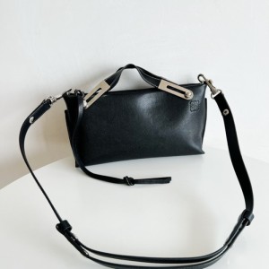 ロエベレディースショルダーバッグLoeweブラックシルバーMissy Bagトランペット