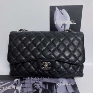 Sra. Chanel bolso de hombro negro, plata y litchi estampado Jumbo