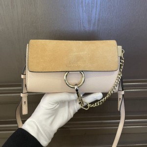 Sra. cuoyi bolso de hombro rosa deletreado marrón Faye Mini