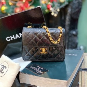 Sra. chanel, bolso de hombro chanel, cadena tallada de oro negro, piel de lagarto gorda