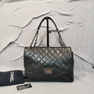 Bolsa de hombro de la Sra. chanel, solapa de plata negra, bolsa de cadena 255