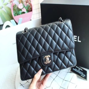 Bolso de hombro de la Sra. Chanel Chanel clásico de piel de litchi con hebilla de plata CF mediano