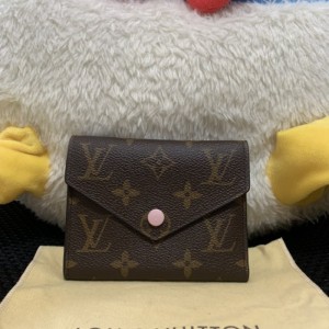 Sra. Louis Vuitton Wallet  Card Pack  llavero LV Louis Vuitton Old Flower Doudou Short Wallet Pocket Pack