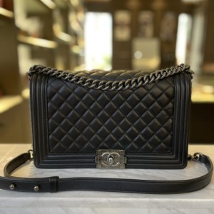 Sra. Chanel bolso de hombro Chanel piel de vaca negra