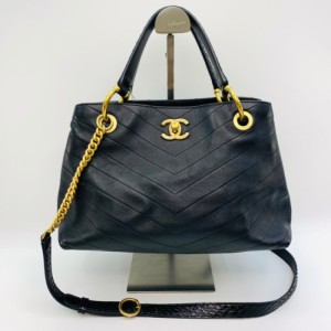 Sra. chanel, bolso de hombro con estampado en V