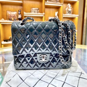 Bolso de hombro de la Sra. Chanel Chanel CF bolso de hombro de laca verde oscuro mediano