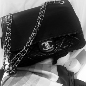 Sra. Chanel bolso de hombro Chanel piel de vaca negra y plateada CF piel de cera de aceite