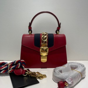 Bolso de la Sra. Gucci con mango rojo Serbia