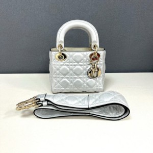 Bolso Lady Dior de tres casillas plateadas