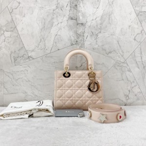 Bolso Lady Dior de cuatro casillas rosa