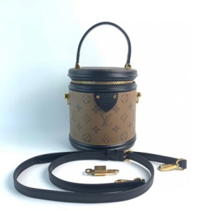 Louis Vuitton se enriquece con un bolso de hombro y un cubo de empalme bicolor de flores antiguas m43986