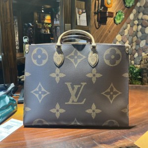 Bolso de la Sra. Louis Vuitton