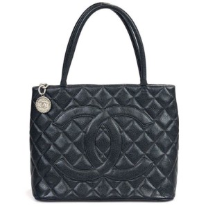 El bolso de la Sra. Chanel Hilton