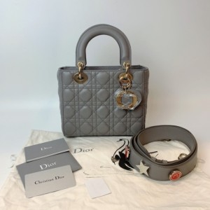 Bolso Lady Dior cuatro casillas grises