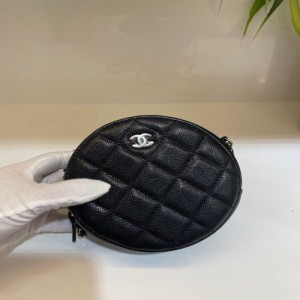 Sra. chanel, bolso de hombro, pastel redondo de piel de vaca de oro negro