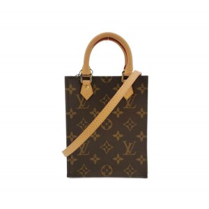 La partitura de la Sra. Louis Vuitton con una mochila