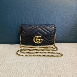 グッチレディースショルダーバッグgucci marmont miniブラックゴールドショルダーバッグ