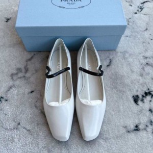 Zapatos de tacón bajo  medio para mujeres Prada