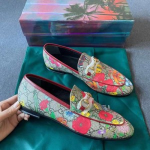 Zapatos planos de la Sra. Gucci Gucci zapatos clásicos de caballo floral hebillas le Fu