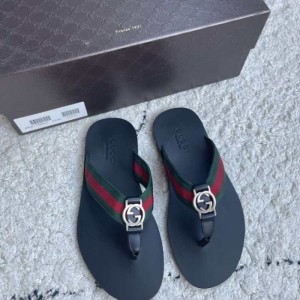 Sandalias  zapatillas para hombres Gucci