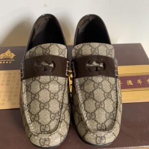 Zapatos casuales para hombres Gucci