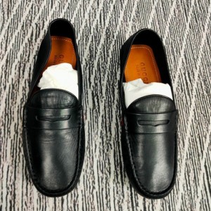 Zapatos de cuero Gucci para hombres Gucci clásico verde, rojo, verde y explosivo, frijoles bordados de abejas de cuero completo