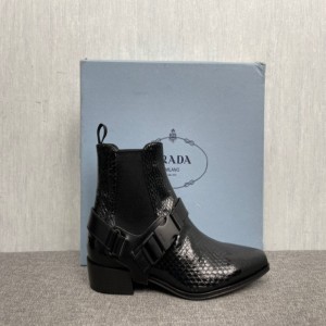 Botas de la Sra. Prada