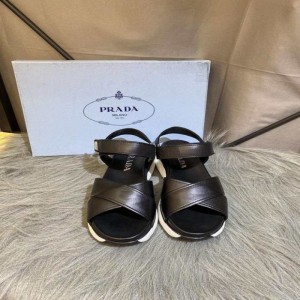 Sandalias  zapatillas para mujeres Prada