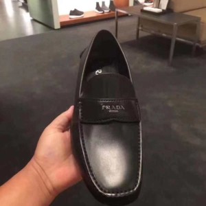 Zapatos de cuero para hombres Prada con letras clásicas negras zapatos planos de Negocios