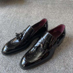 Zapatos de cuero para hombres Valentino piel lacada brillante británica