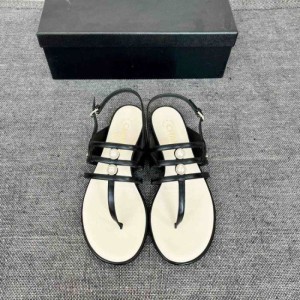 Sandalias  zapatillas de la Sra. Chanel