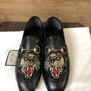 Zapatos casuales para hombres Gucci