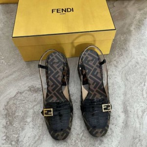 Zapatos de tacón bajo  medio para mujeres Fendi