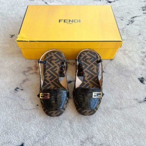 Sandalias  zapatillas para mujeres Fendi