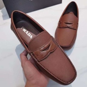 Zapatos casuales para hombres Prada