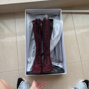 La parte superior de las botas de la Sra. Dior es importada, las ovejas son cómodas en jingneili, los talones de piel de oveja son de 3 cm de altura, las botas son de 39 cm de altura.