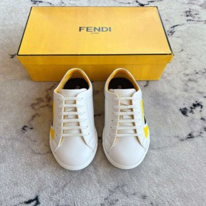 Zapatos casuales para hombres Fendi