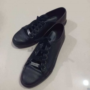 Gucci zapatos casuales masculinos zapatos casuales negros mostrador de zapatos casuales masculinos genuinos 8 yardas 90% nuevos