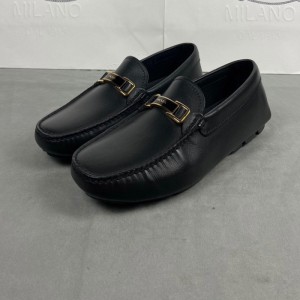 Zapatos de cuero para hombres Prada