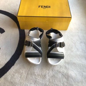 Sandalias  zapatillas blancas para hombres Fendi