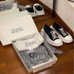 Zapatos casuales Alexander McQueen McQueen McQueen tread Slick zapatos de lona de baja parte en blanco y negro