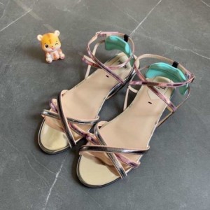 Sandalias  zapatillas para mujeres Fendi