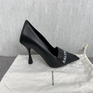 Tacones altos de la Sra. balenciaga