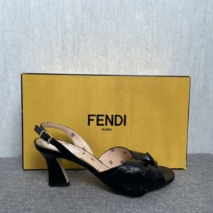 Sandalias  zapatillas para mujeres Fendi