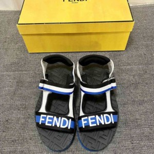 Sandalias  zapatillas para hombres Fendi