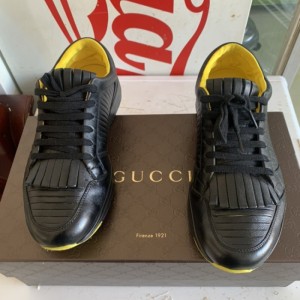 Zapatos casuales para hombres Gucci